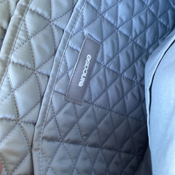 Incase Computer/Laptop Bag. - Picture 8 of 10